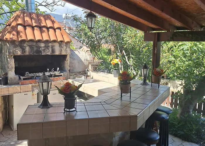 Koukaki Semesterbostad Kouka